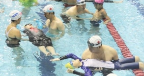 대한적십자사 전북지사 생존 수영배우는 전북맹아학교 학생들