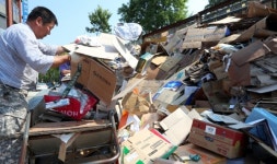 재활용품 가격 추락, 고물상·폐지 노인 생계 어떡하나