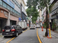 <도민기사> 전주 웨딩 거리 보행로는 주차장