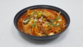 휴게소 음식이야기 (13) 여산(순천)휴게소 대표음식 여산양파 제육불고기