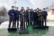 정읍 장명동 주민자치위원회, 인도 제설작업 봉사활동 구슬땀