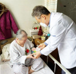 정읍 한서요양병원, 어버이 날 맞아 카네이션 달아드리기 행사