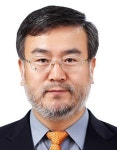 문 대통령, 군사망사고진상규명위원장에 송기춘 전북대 교수 임명
