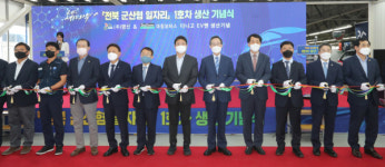 군산형 일자리사업 결실… 첫 전기차 출고