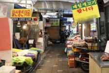 복날 개고기 식용문화 사라지나?…11일 초복 보신탕집과 시장 건강원들 썰렁