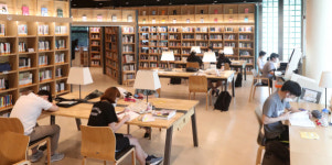 폭염에 몰린 삼천도서관