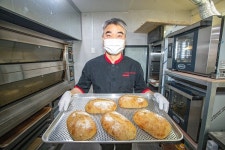 우리밀·누룩 빵을 싹틔우는 신현호 대표 우리밀 누룩꽃빵