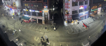 한산한 전북대 구정문 상가거리
