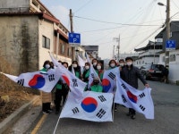 전주시 송천2동 새마을부녀회, 3.1절 맞아 태극기 달기 운동