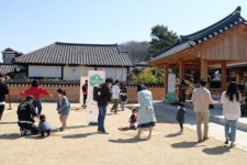 한국전통문화전당이 운영하는 전통놀이 전용공간 우리놀이터 마루달, 삼짇날 체험행사 인기