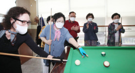 사람들 다시 만나니 정말 좋네요…경로당·노인복지관 개방 어르신들 웃음 활짝