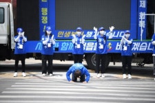 이학수 정읍시장 후보,도·시의원 후보와 출정식 가져