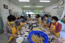 전주자연봉사회, 중복 맞이삼계탕 300인분 나눔 봉사 진행