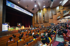 전북대 학위수여식, 1천523명 졸업장 받아