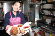 나눔으로 마음이 더 풍족해졌어요. 20년째 온정 나누는 김가네보쌈족발 이정숙 대표