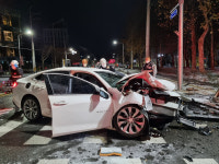 익산 영등동서 눈길 달리던 승용차가 신호등 쿵…30대 운전자 다쳐
