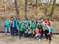 우아1동 도당산로 주민의 손으로 담쟁이 쑥쑥 키워요