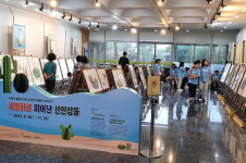 무주 반디랜드 곤충박물관 선인장 세밀화 전시회의 어린이들