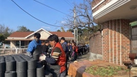 연탄값 부담도 버겁다…에너지 취약계층 혹독한 겨울나기