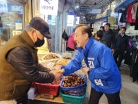 김윤덕 예비후보, 전주 모래내시장 방문 전통시장 활성화