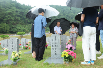 임실 호국원을 찾은 성묘객