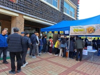 전북 전주덕진노인복지관 통닭데이 행사 열려