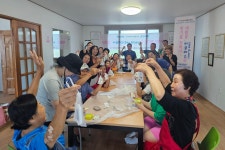 부안군자원봉사센터 민들레 가족봉사단 씨글라스 석고 방향제 만들기 체험