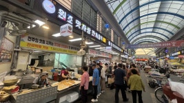 민족대명절 앞둔 전통시장 북적 상인·시민들 활짝