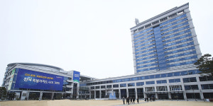 전북자치도청 주차난 장기화…주차타워 건립 보류 속 직원·민원인 불편 극심