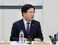 최교진 교육부 장관, 전주 미산초서 교권 보호 최우선 약속