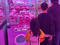 인형 하나에 수만원…인형뽑기방 무법지대 청소년 도박화 우려