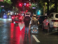 전주완산경찰서 평화지구대, 전동휠체어 이용자 대상 교통사고 예방 홍보 강화