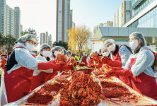 10년째 이어온 따뜻한 손길 국민연금공단, LX·전기안전공사 협동 사랑의 김장 나눔 실시