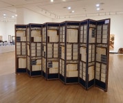 두바이와 한국을 오가며 활동하는 김은희 작가 책가도는 나 자신과 세계를 잇는 문(門)이었다