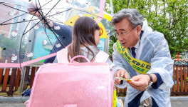 횡단보도 선 천호성 교육감, 학생 현장 안전 챙기며 교육 대전환 시동