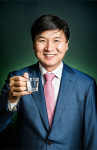좋은데이 최재호 무학 회장, 금융계열사 사금고화해 고액 연봉 수령 논란