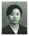 하얀 최루탄 가루를 뒤집어쓰고 그곳에 숨진 채 쓰러져 있었다