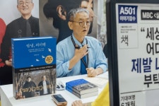 [비평의 온도] 네버랜드는 없다 — 『안녕, 피터팬』, 자라지 않는 시간의 기록