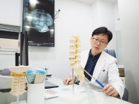 [한동규 원장 건강칼럼] 신경성형술 등 비수술 치료, 일상생활 복귀 빠른 허리디스크