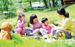 숲은 교실·놀이터, 흙·나무는 장난감…사회성 ‘쑥쑥’