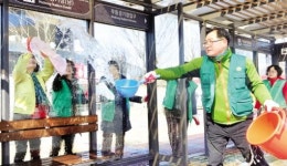버스 승강장 묵은 때 벗겨요