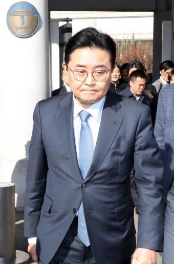 “대통령께 누” 전병헌 靑수석 사의