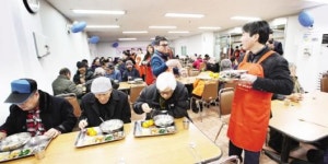 광주도시공사, 새해맞이 떡국나눔·환경정비활동