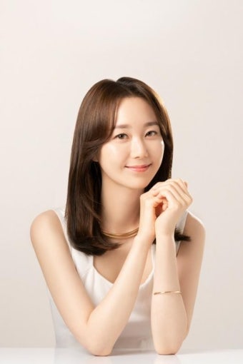 배우 이유영, 뷰티 케어 의료기기 뉴아 모델 선정