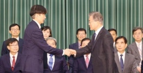 “개혁 마무리하라” 조국 법무 장관 임명