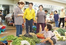 이승옥 강진군수, 추석맞이 전통시장 방문