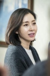 송윤아, '우아한 친구들' 열고 닫았다