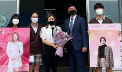 진도군 홍보모델 송가인, 모교에 손소독제 등 기부