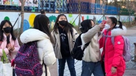 “반가워 친구야!”…등교 첫 날 설렘·우려 교차