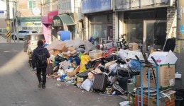 ‘저장강박증’ 문흥동 거리 10년 넘게 쓰레기 몸살